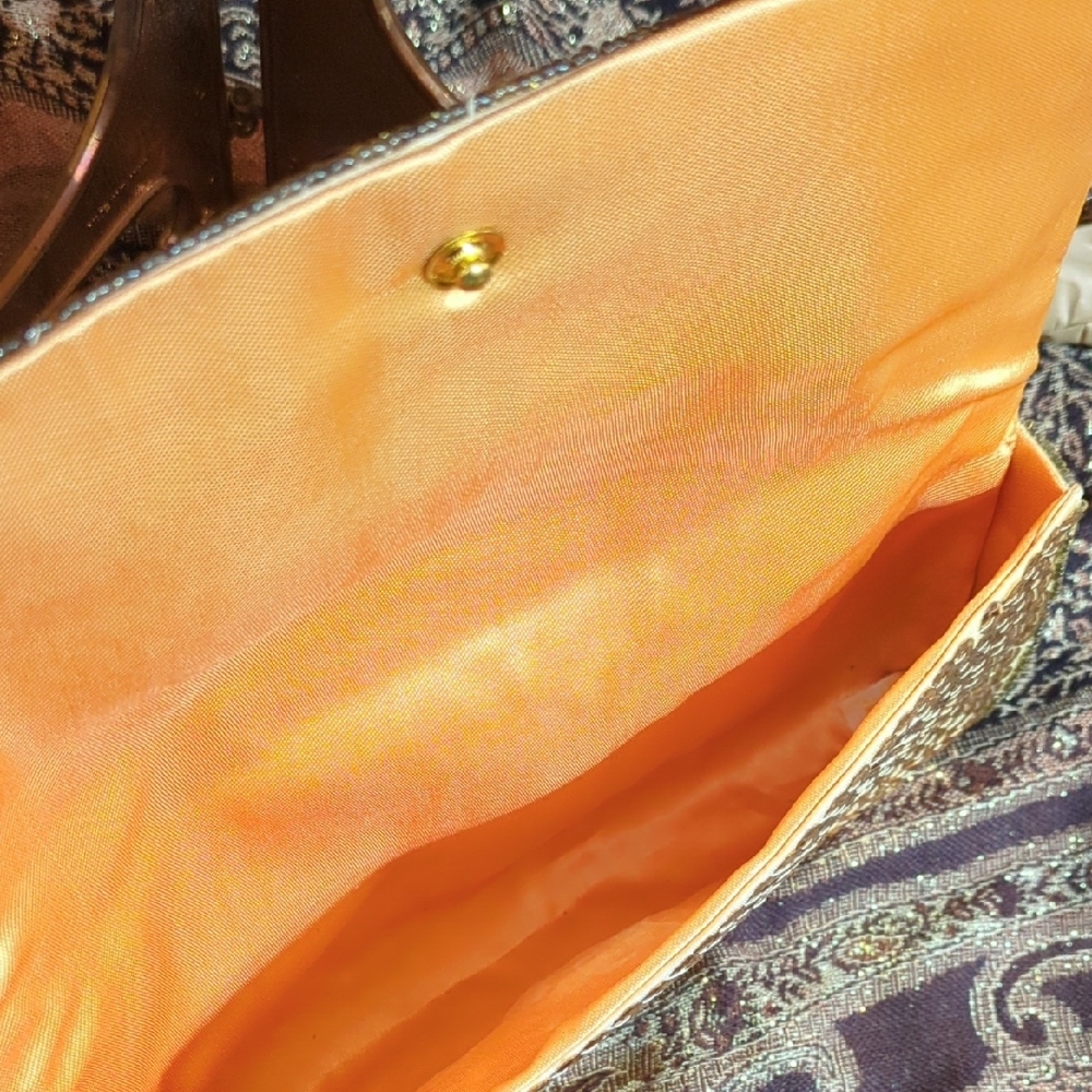 La Regale Gold Geometric Clutch for Special Occasions - Picture 2 of 10